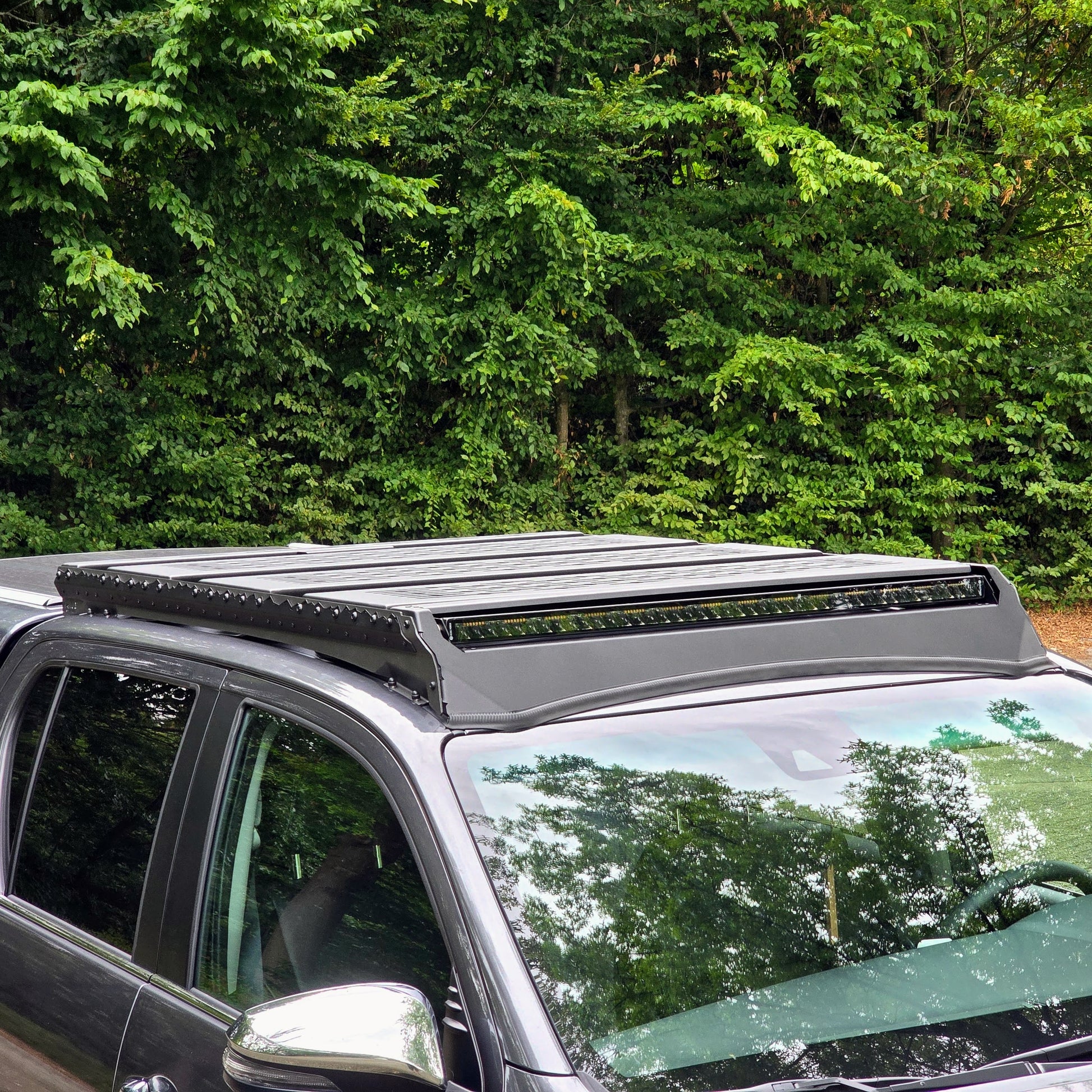 Wild Road Racks Wild Aero Max roof rack with built-in light bar Toyota Hilux 2016+