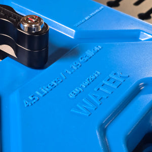 4.5 liters water can blue with lockable mounting bracket