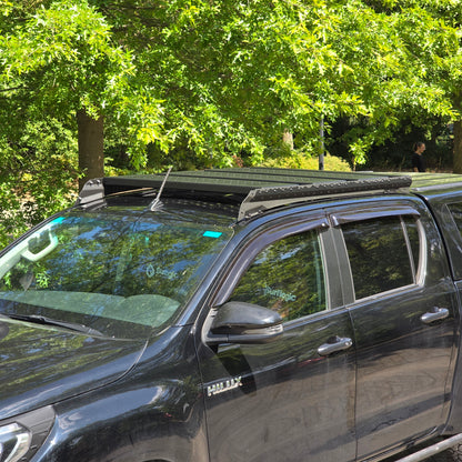Wild Aero Max Dachträger mit integrierter Lichtleiste Toyota Hilux 2016+